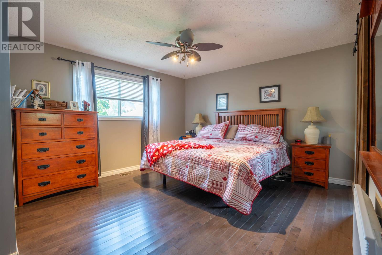 3810 Queen ST E - 17