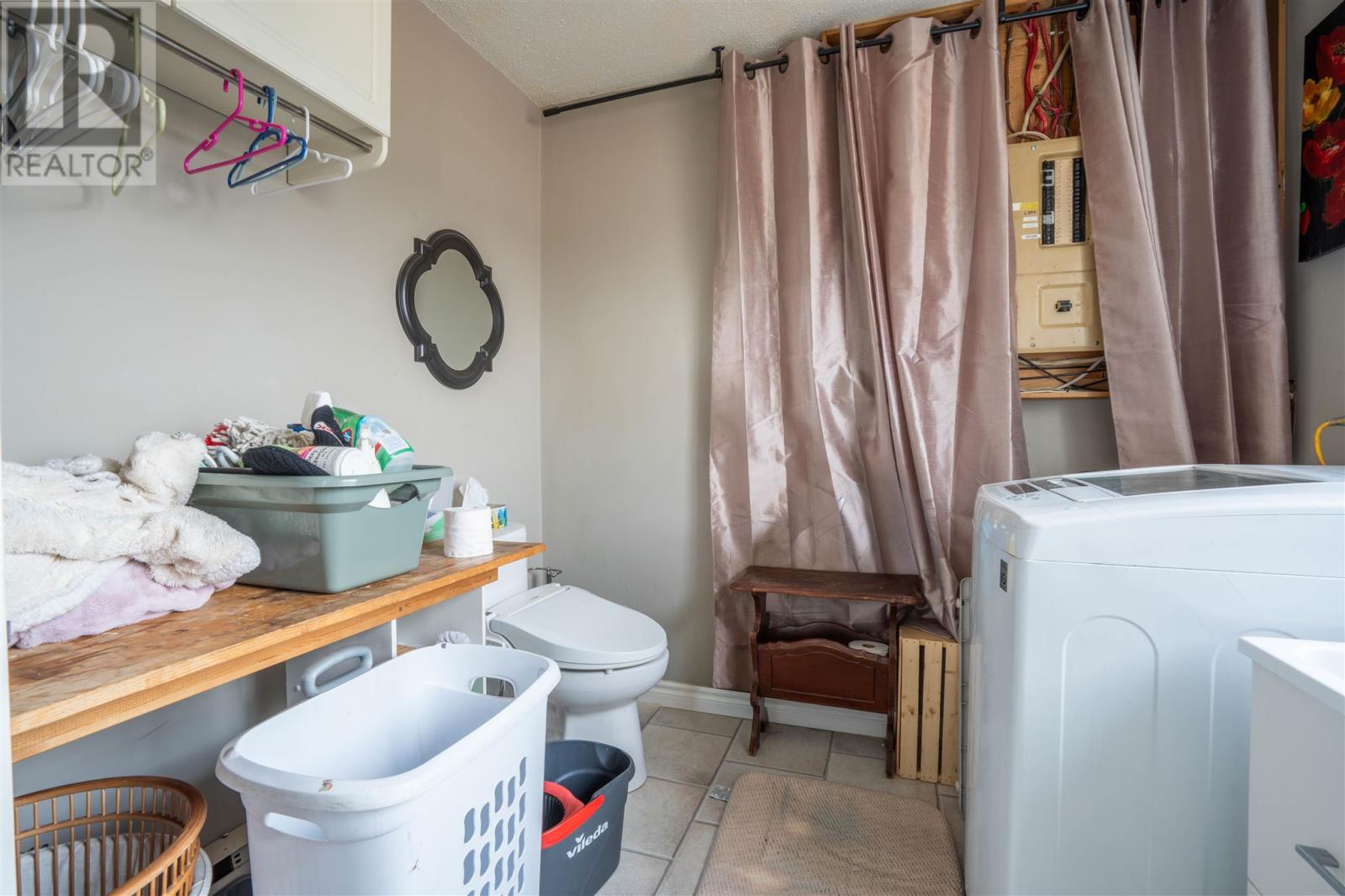 3810 Queen ST E - 22