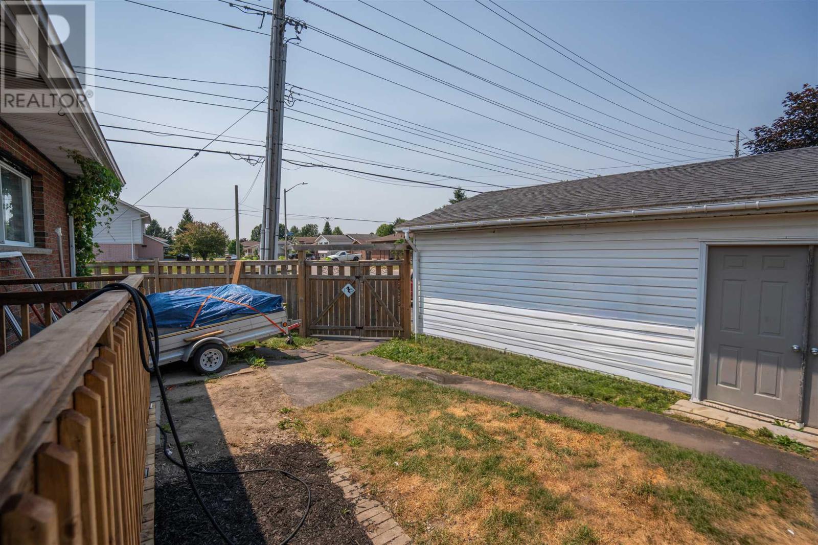 3810 Queen ST E - 32