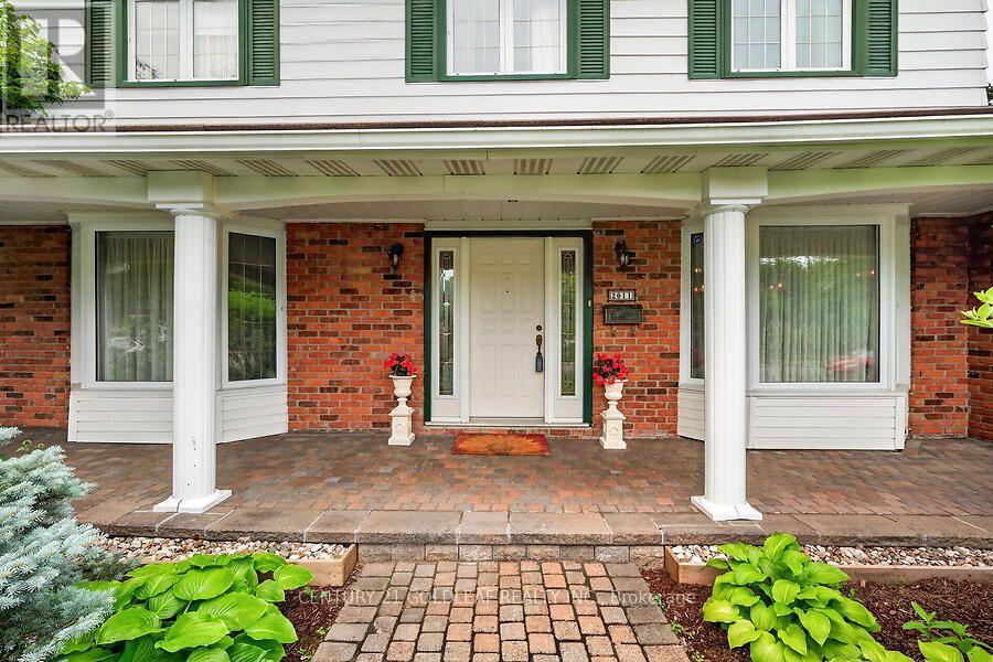 2011 HOLLYBROOK CRESCENT - 3