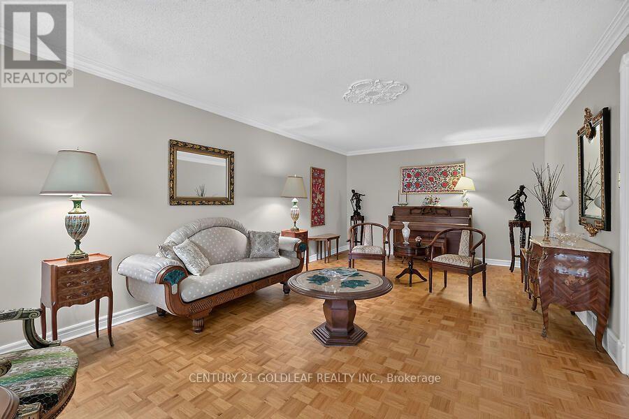2011 HOLLYBROOK CRESCENT - 7
