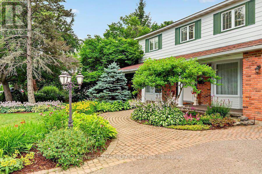2011 HOLLYBROOK CRESCENT - 2
