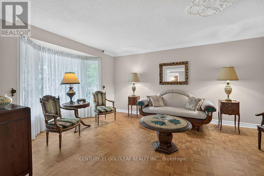 2011 HOLLYBROOK CRESCENT - 6