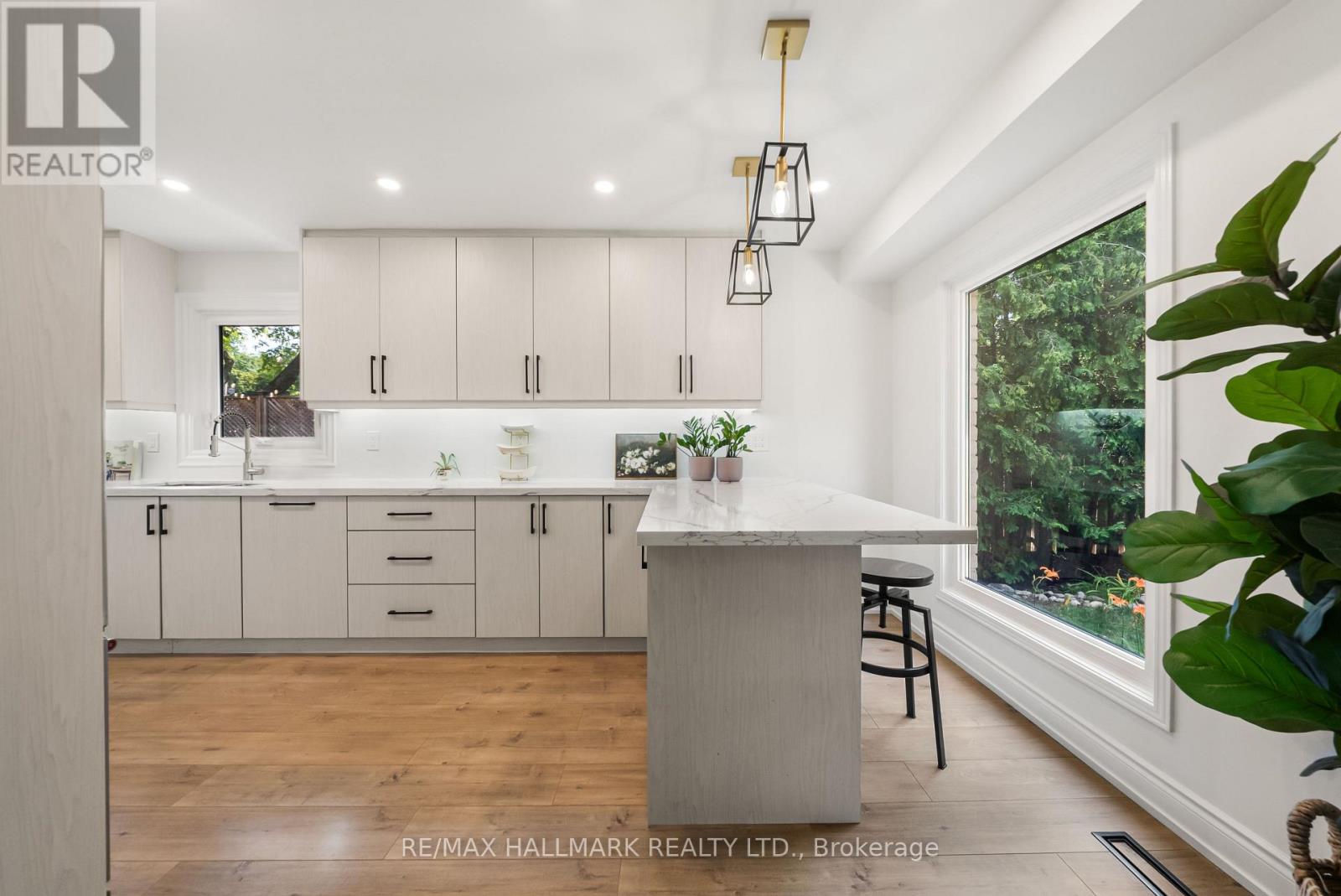 71 BISHOP CRESCENT - Image 12