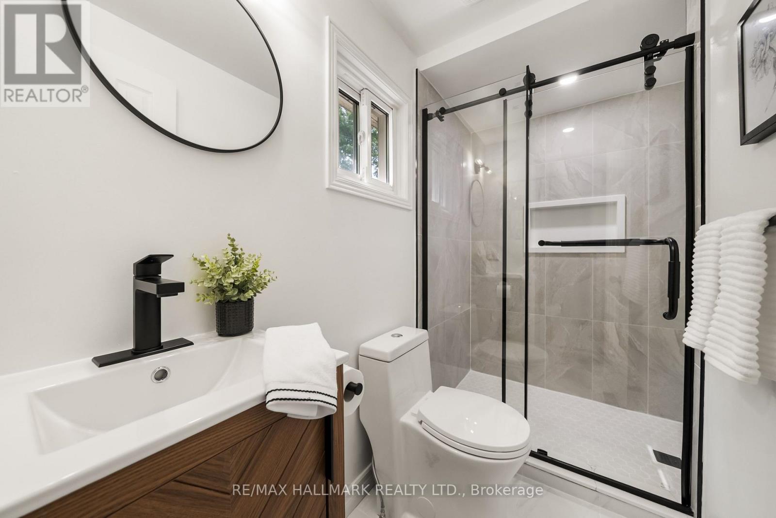 71 BISHOP CRESCENT - Image 24