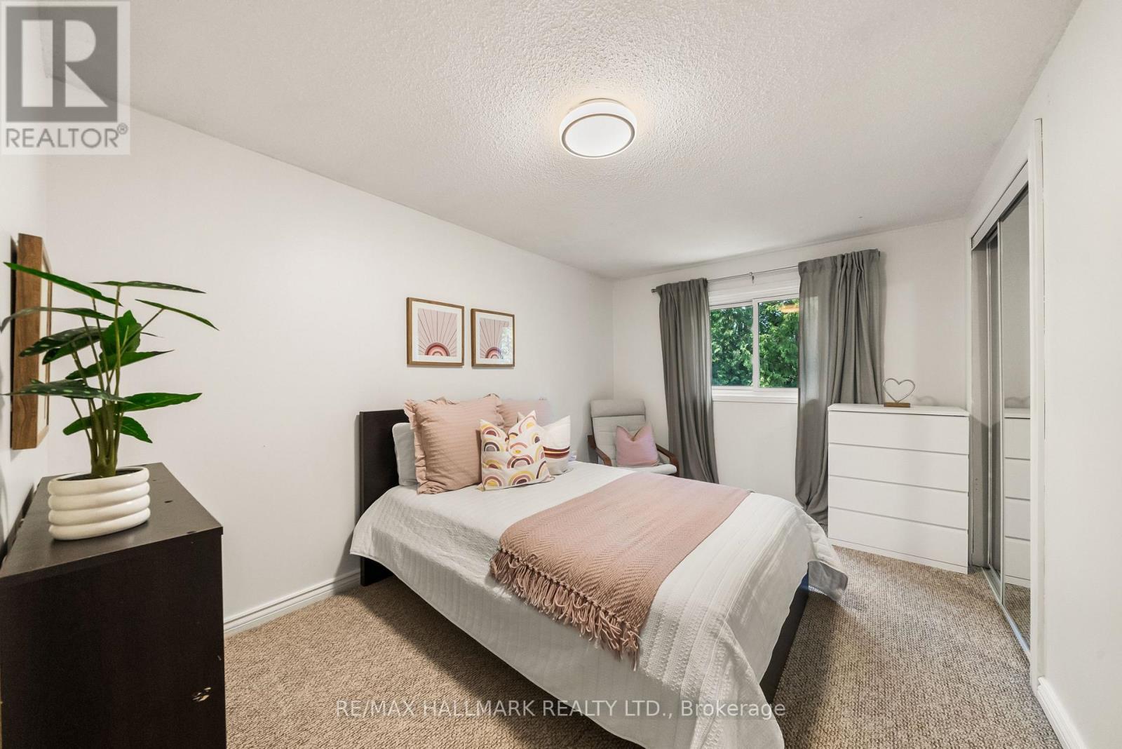 71 BISHOP CRESCENT - Image 30