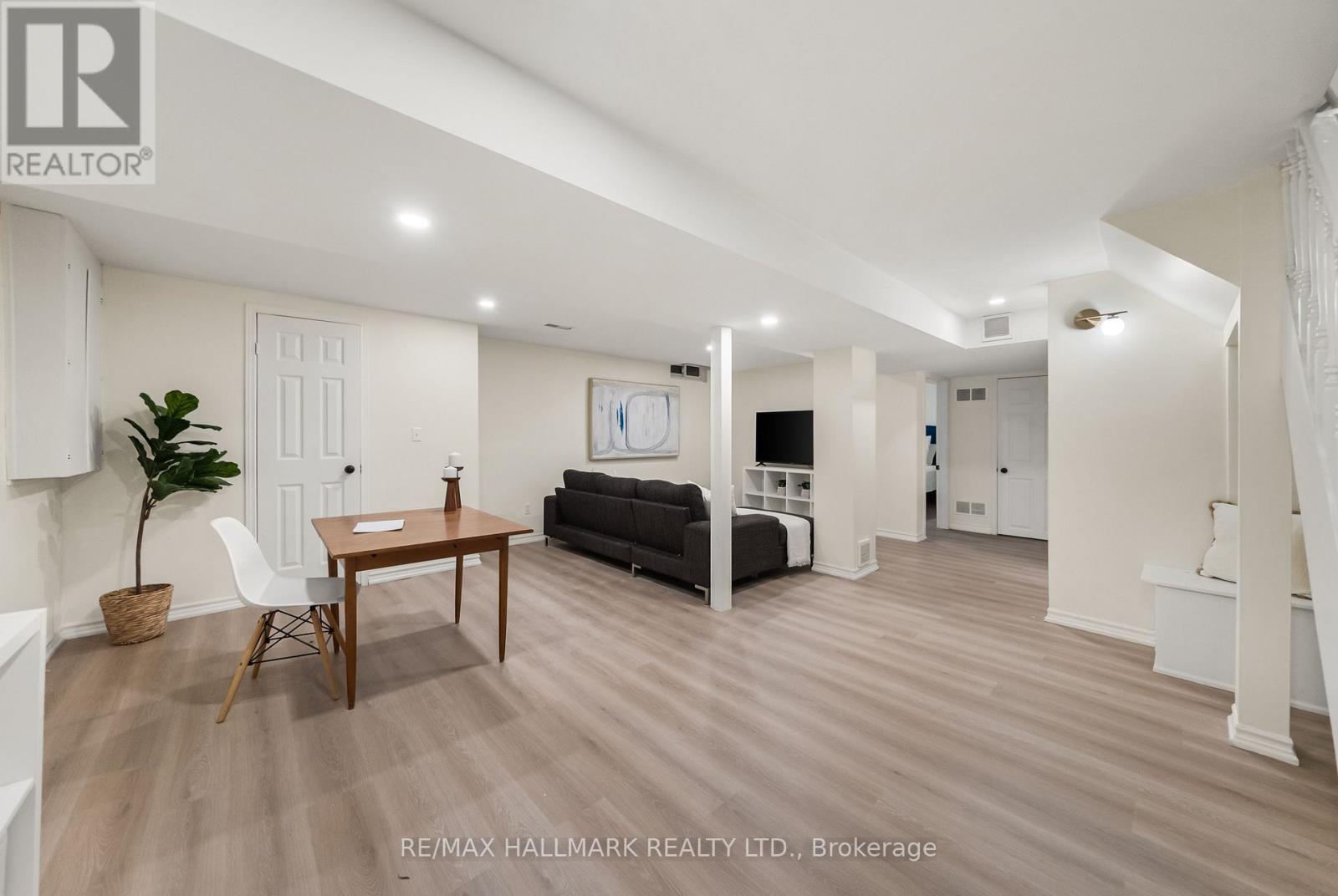 71 BISHOP CRESCENT - Image 33