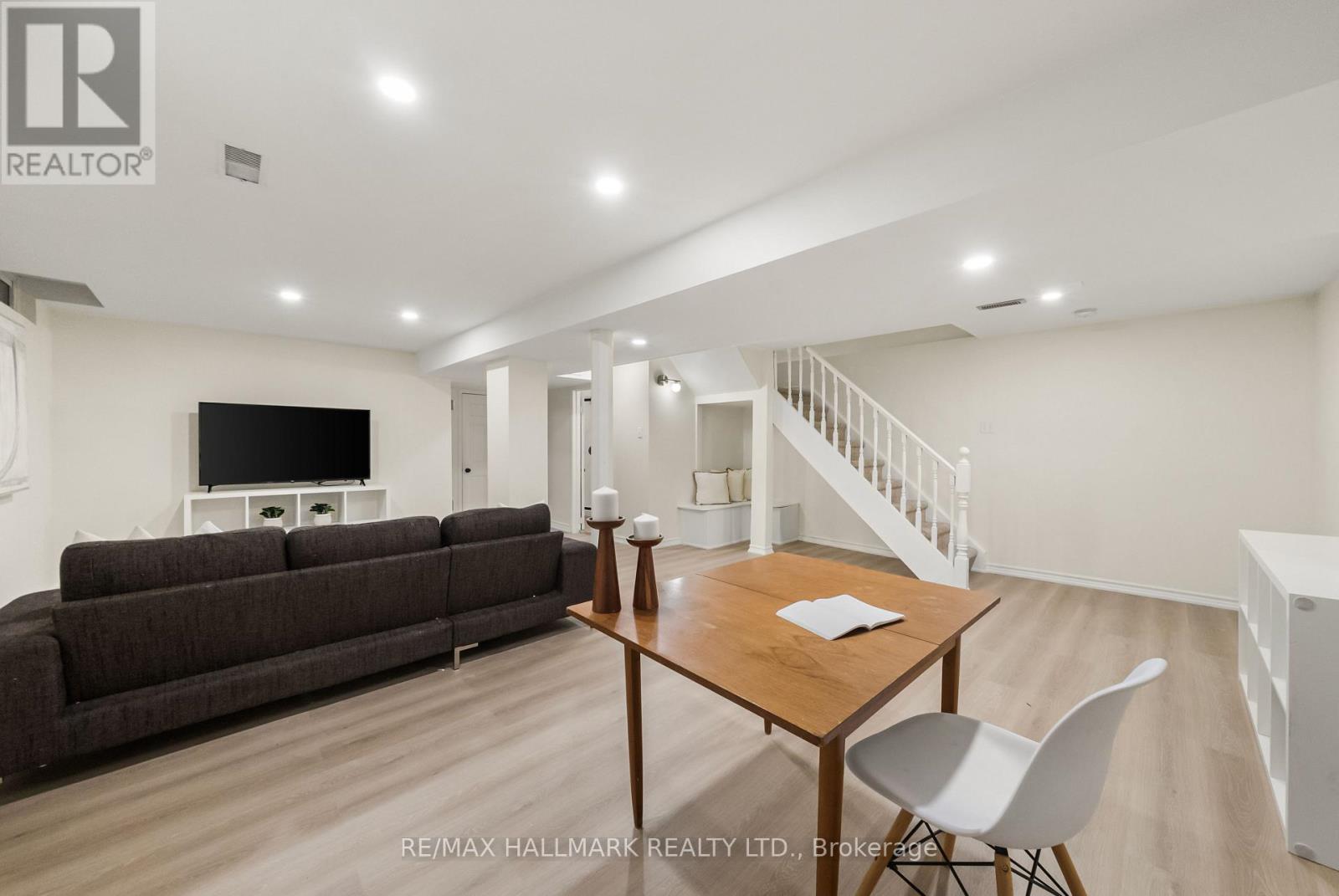 71 BISHOP CRESCENT - Image 34