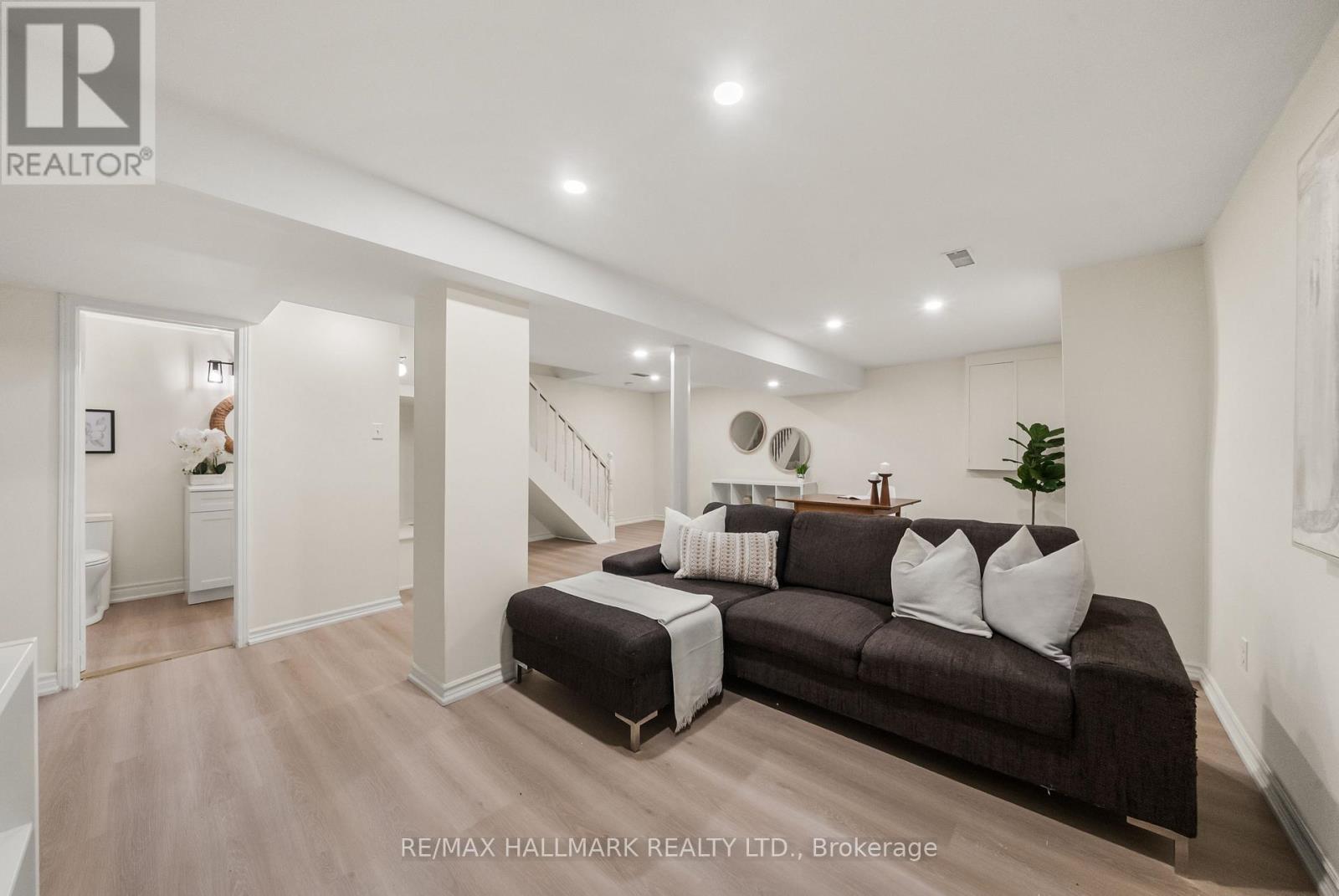 71 BISHOP CRESCENT - Image 37