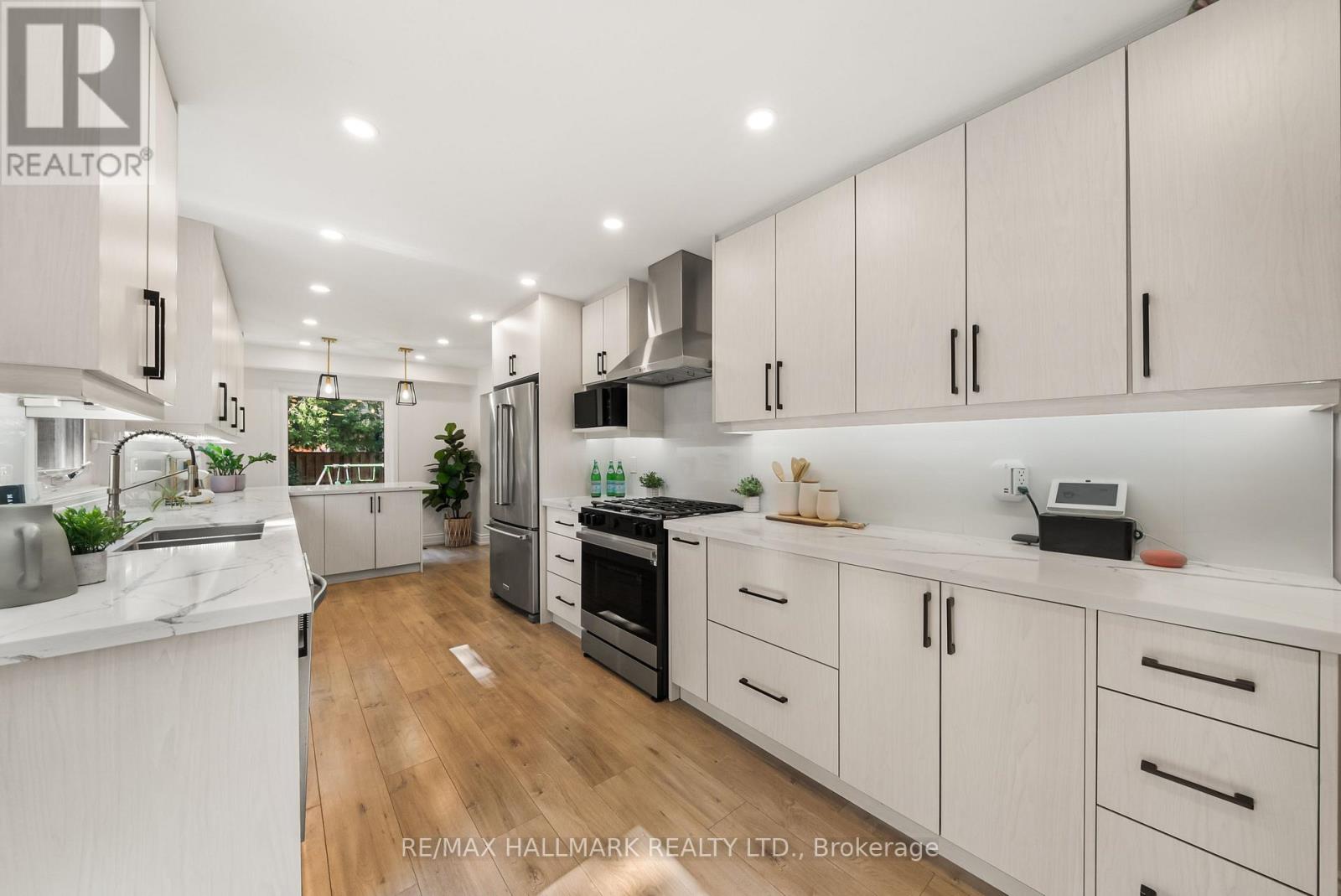 71 BISHOP CRESCENT - Image 9