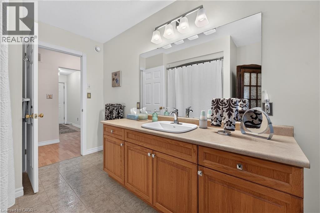 213 MARGARET Street S - Image 14
