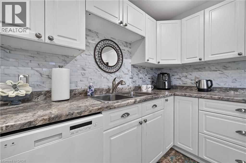 213 MARGARET Street S - Image 24