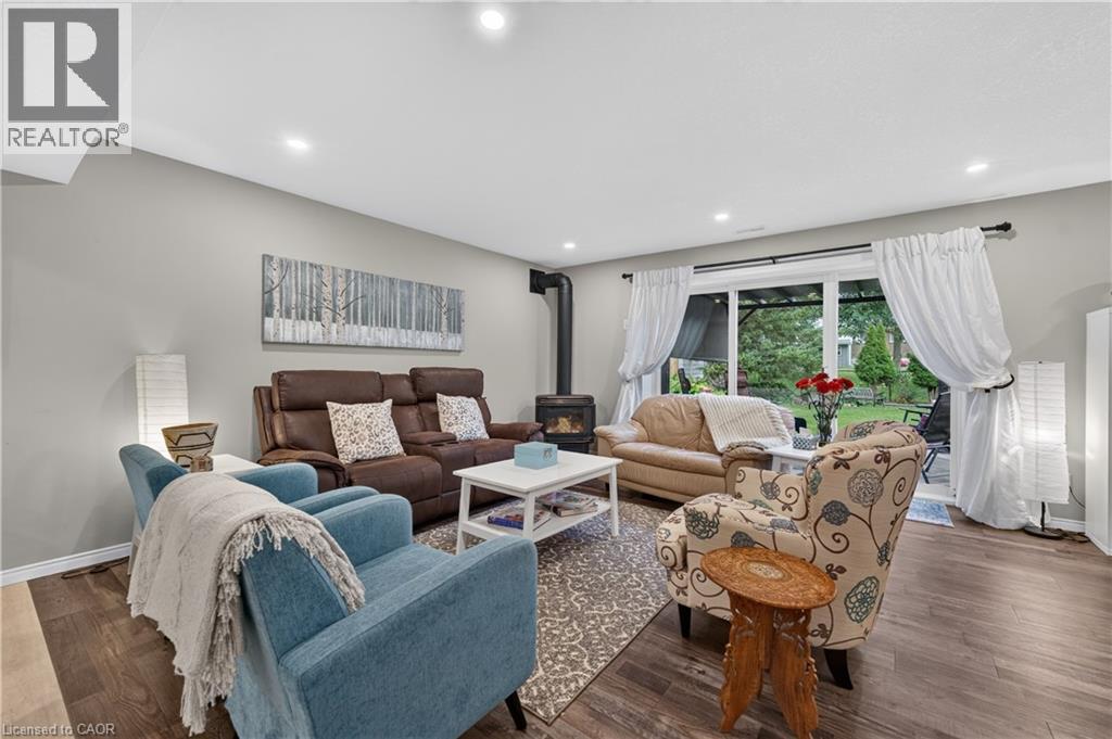 213 MARGARET Street S - Image 25