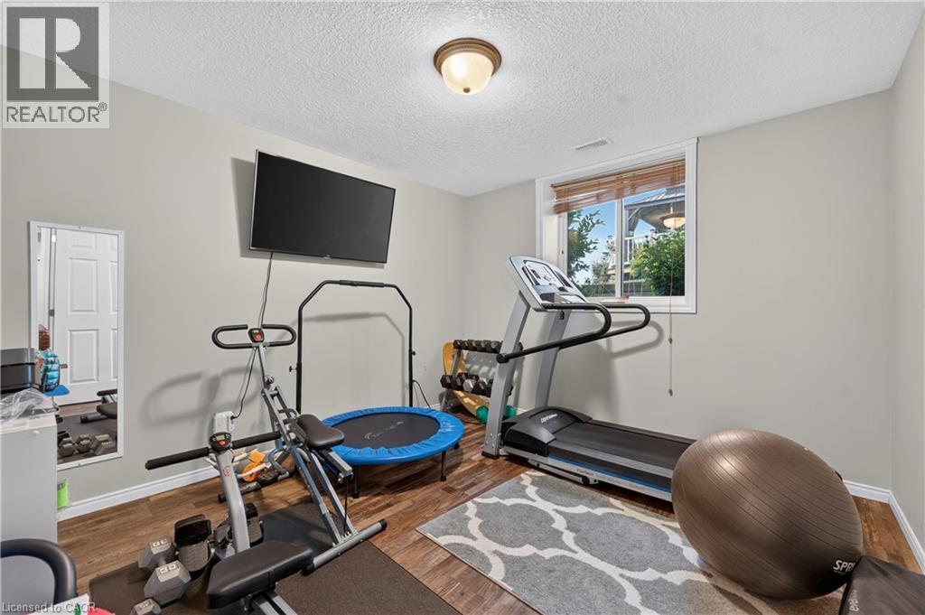 213 MARGARET Street S - Image 33