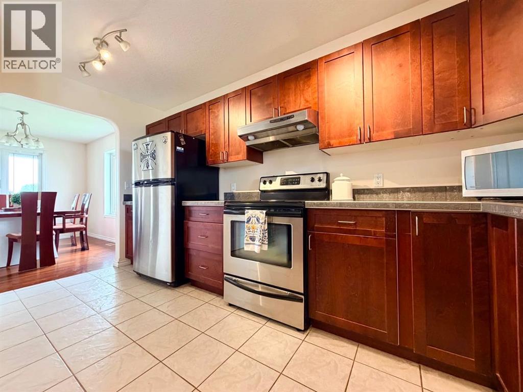 4611 44 Street - 10