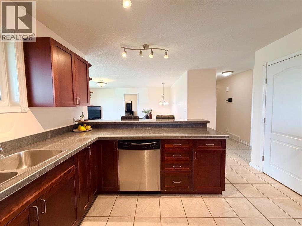 4611 44 Street - 11