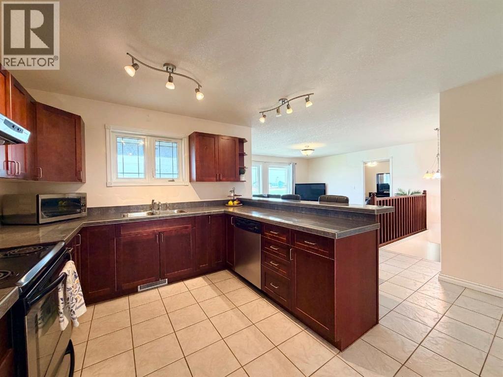 4611 44 Street - 13