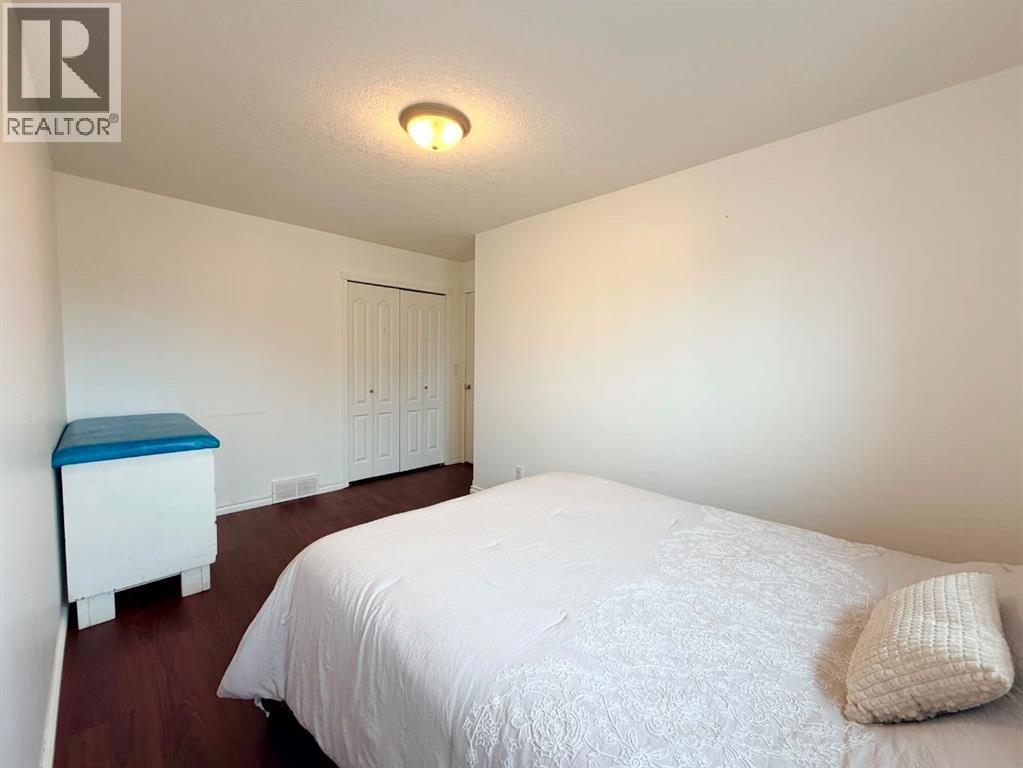 4611 44 Street - 23