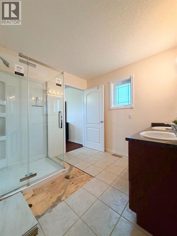 4611 44 Street - 30
