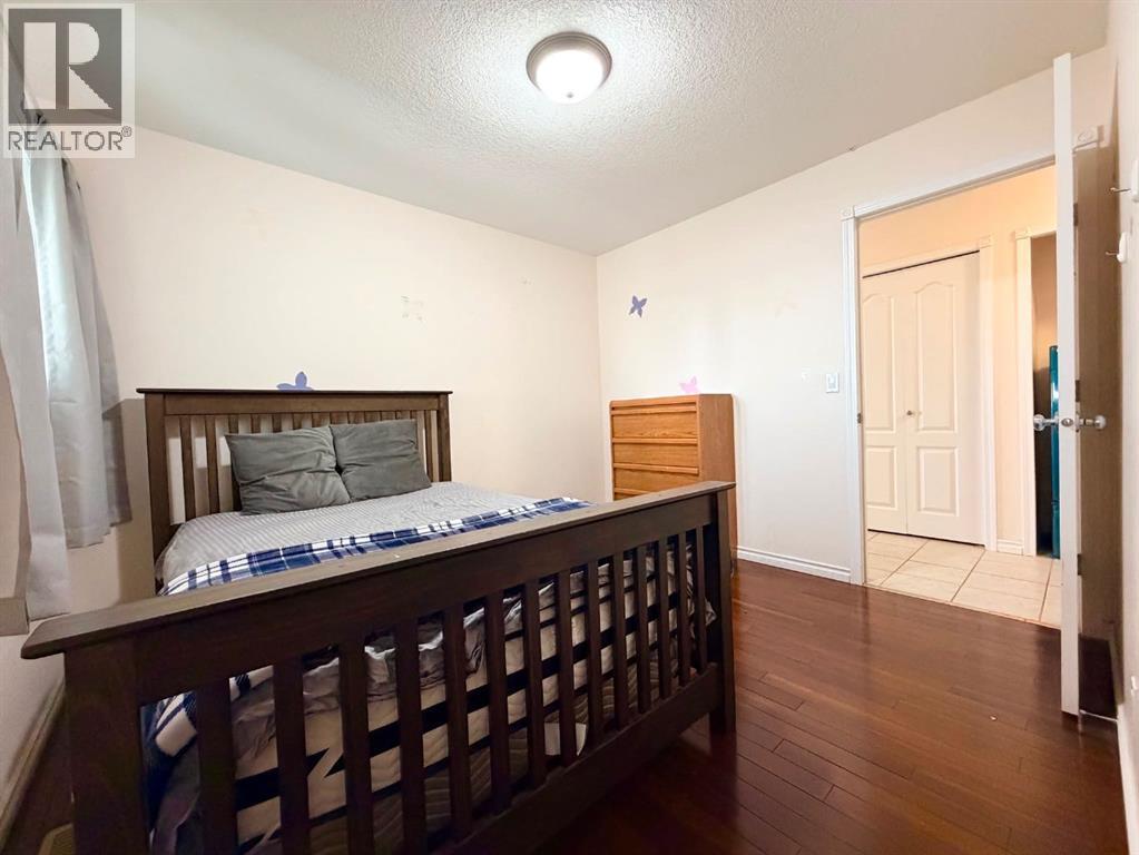 4611 44 Street - 31