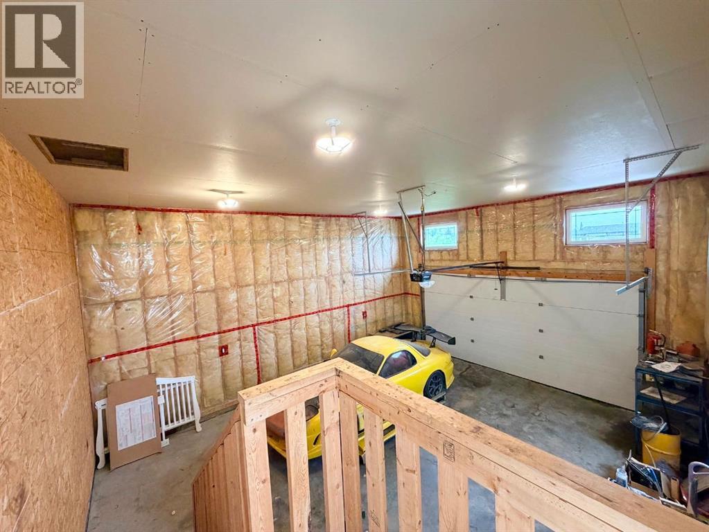 4611 44 Street - 36