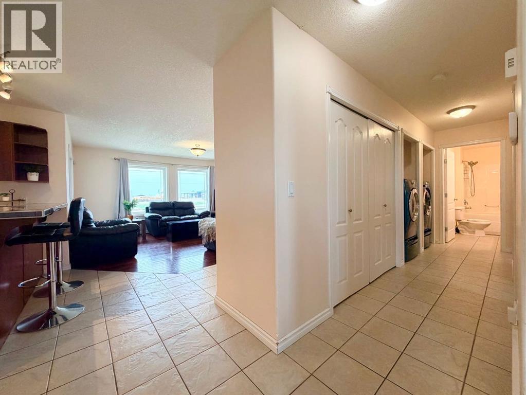 4611 44 Street - 7
