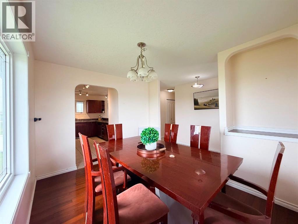 4611 44 Street - 9
