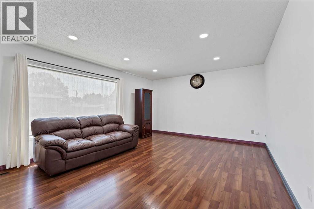 1120 1 Avenue NE - 4