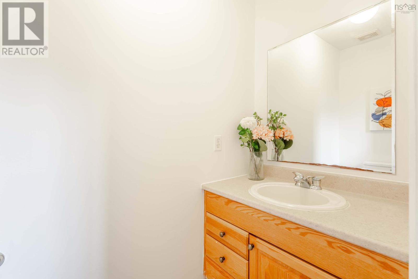 560 Parkland Drive - 22