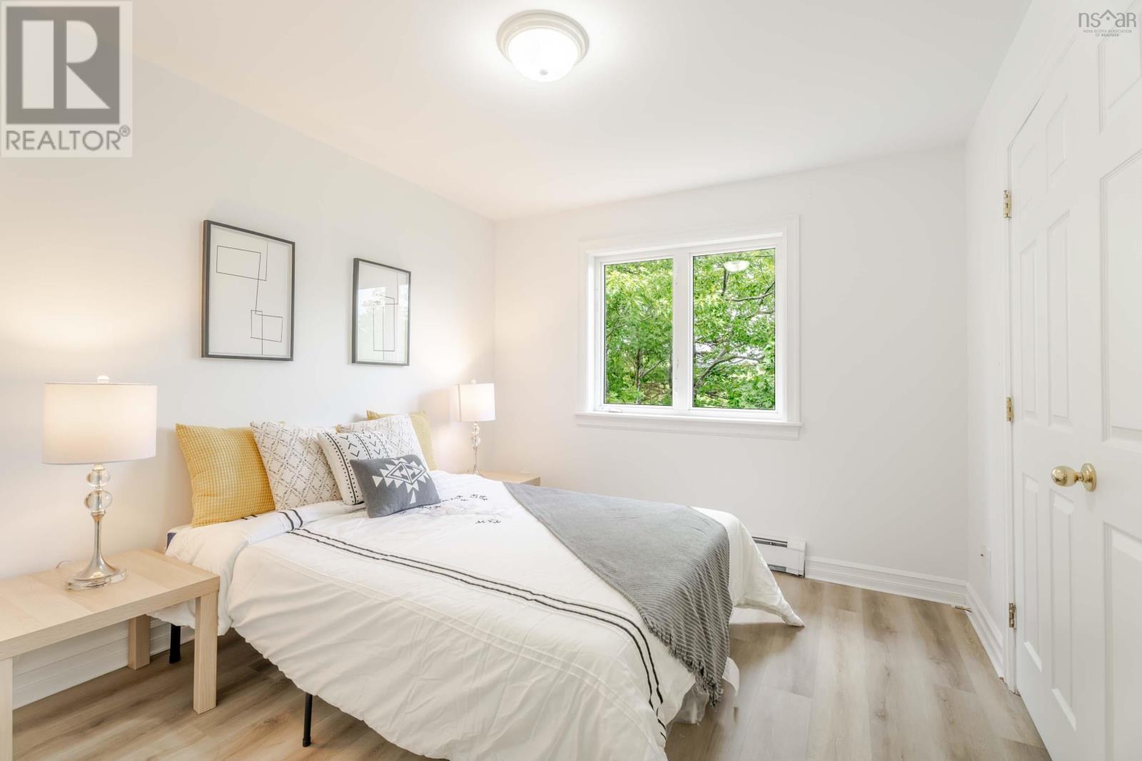560 Parkland Drive - 32