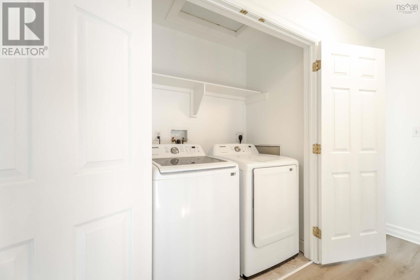 560 Parkland Drive - 34