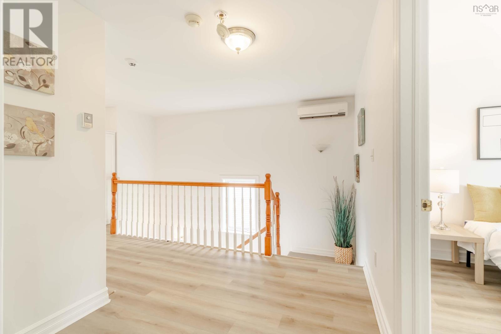 560 Parkland Drive - 31