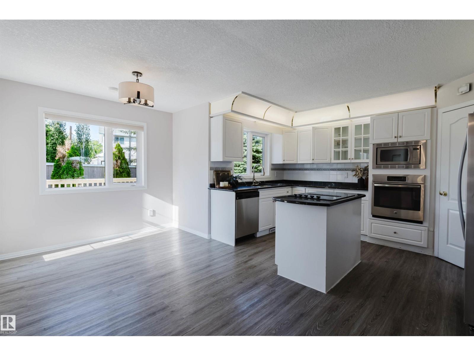 11526 9 AV NW - 15