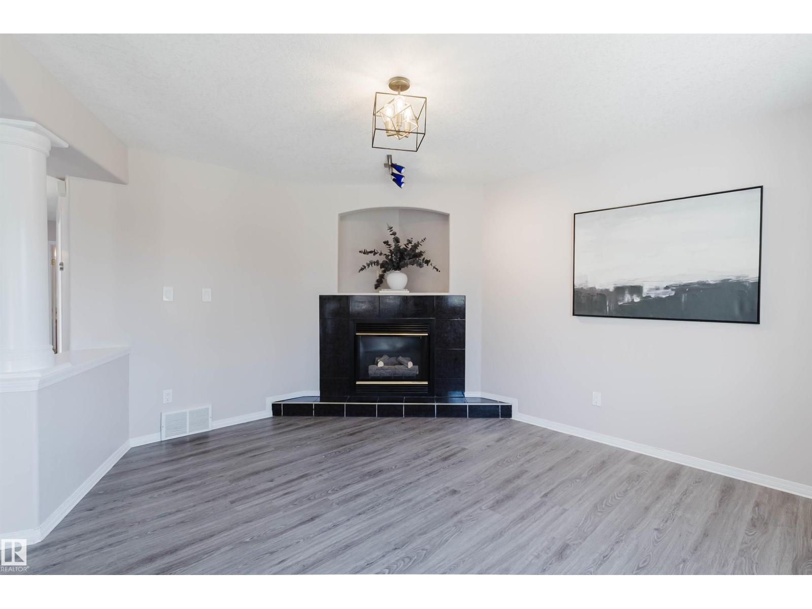 11526 9 AV NW - 24