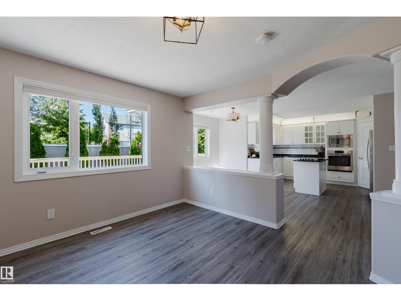 11526 9 AV NW - 26