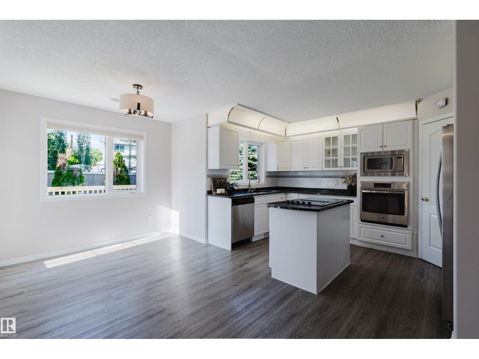 11526 9 AV NW - 27