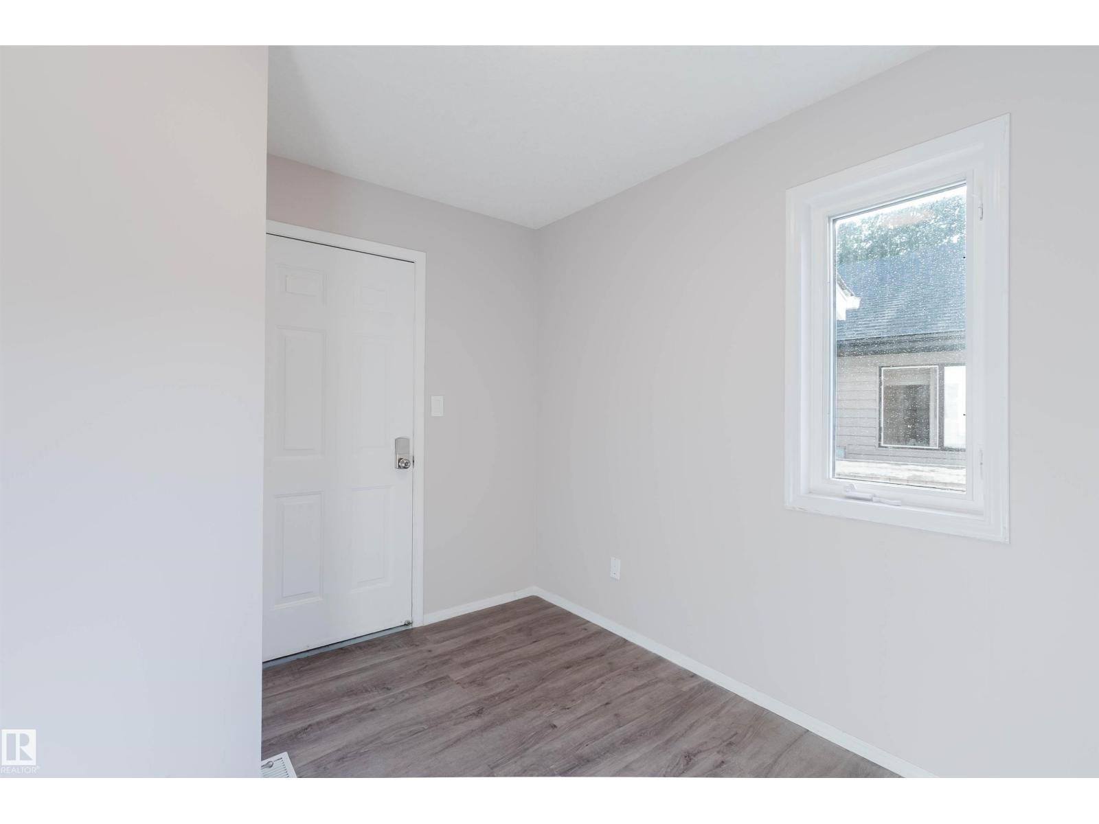 11526 9 AV NW - 30