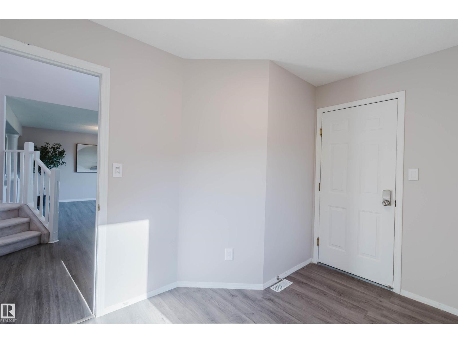 11526 9 AV NW - 31