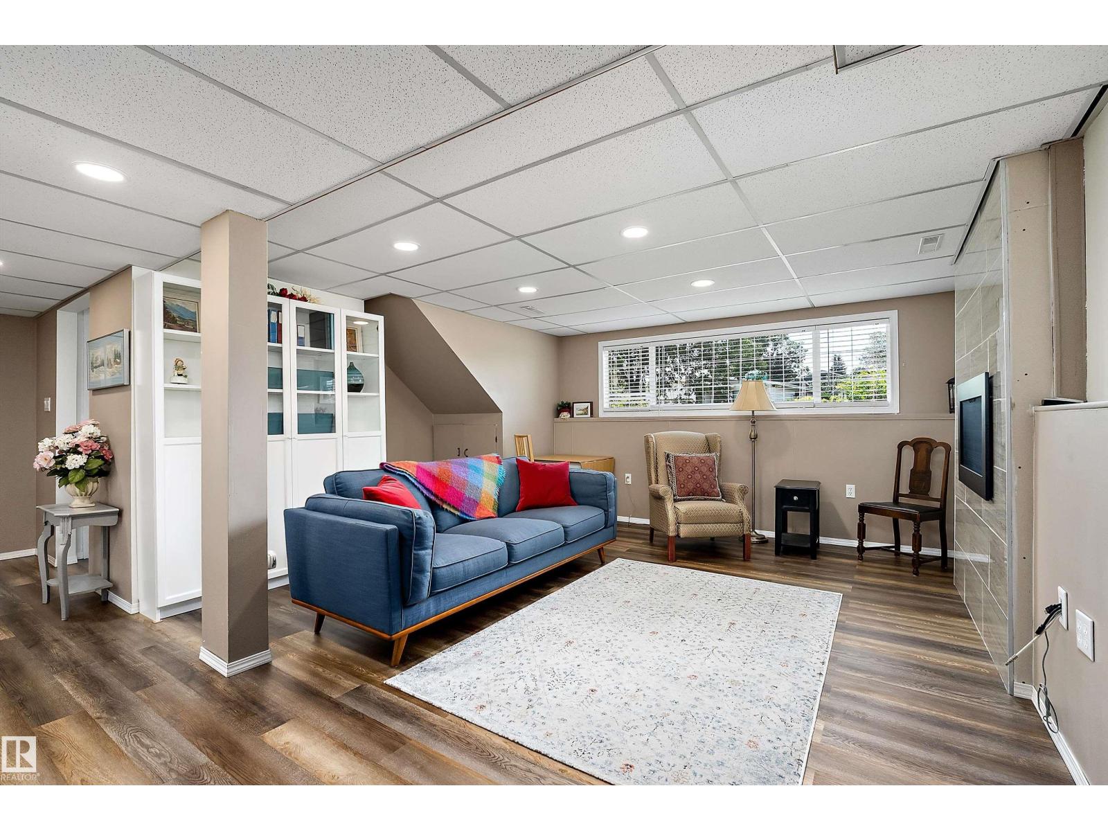 3915 42B AV - Image 32