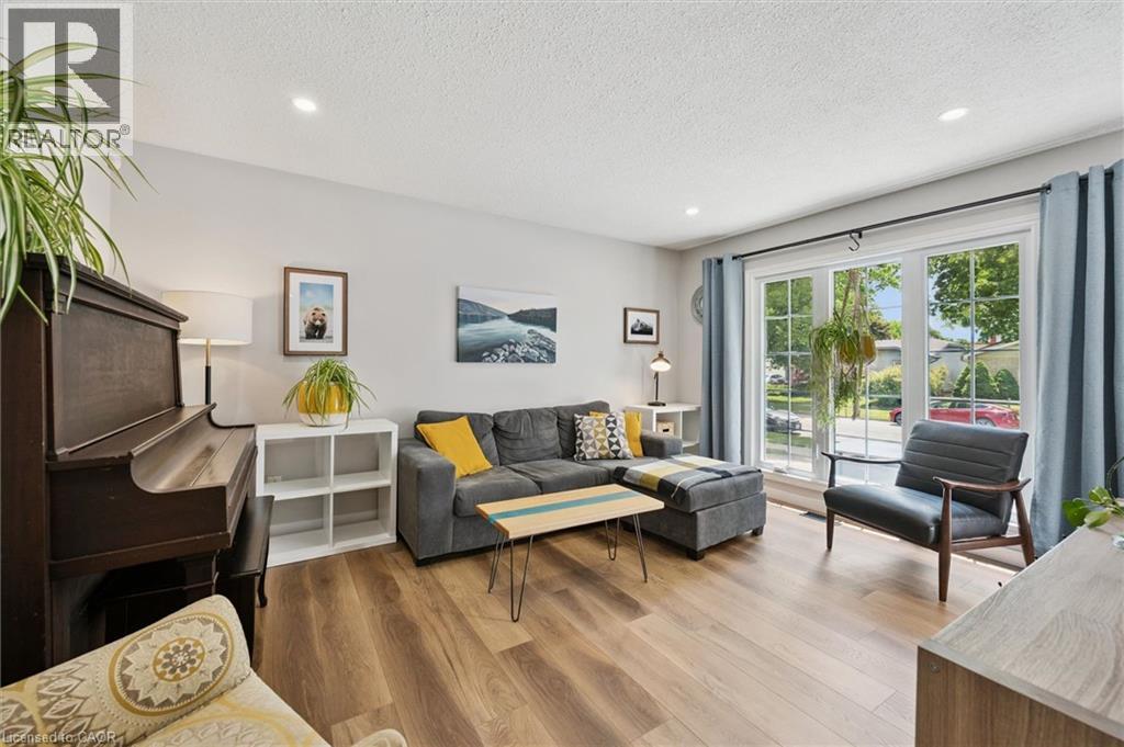 2 KEEWATIN Avenue - 6