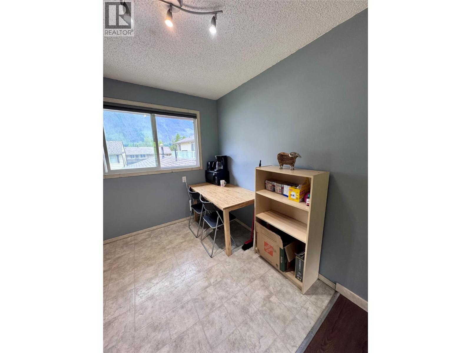 100 RED CEDAR Drive Unit# D43, Sparwood