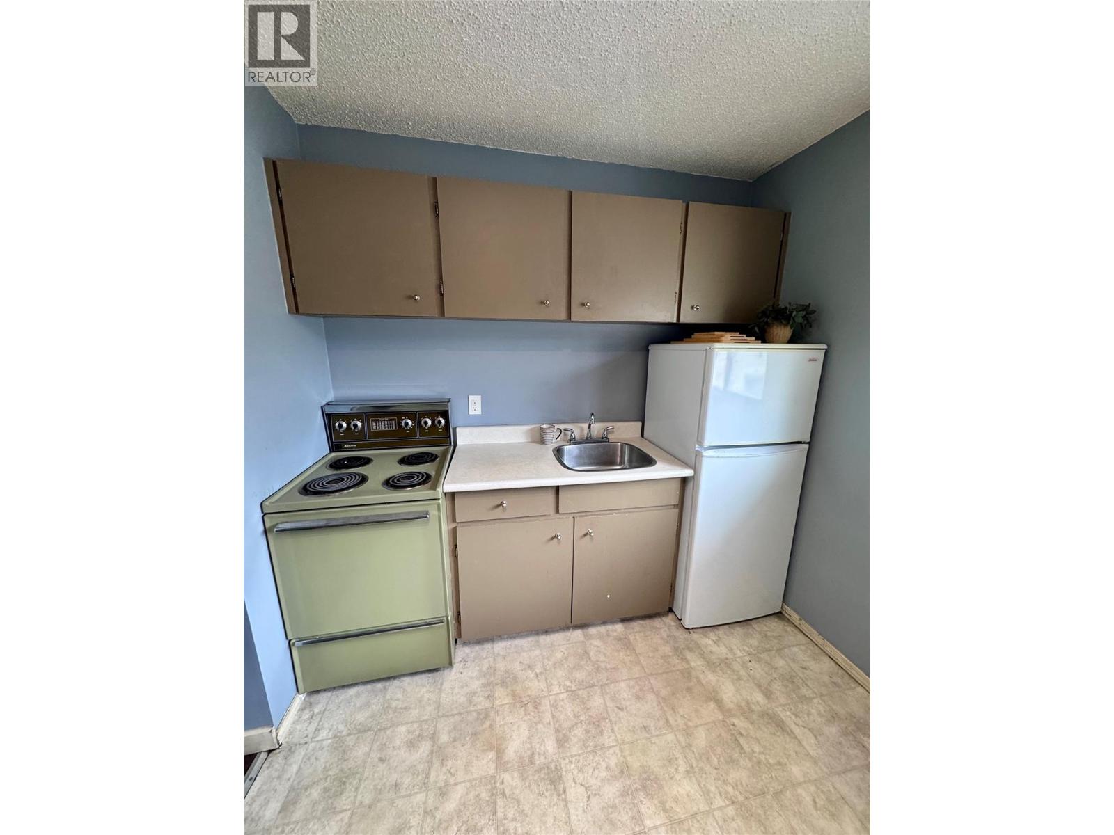 100 RED CEDAR Drive Unit# D43, Sparwood