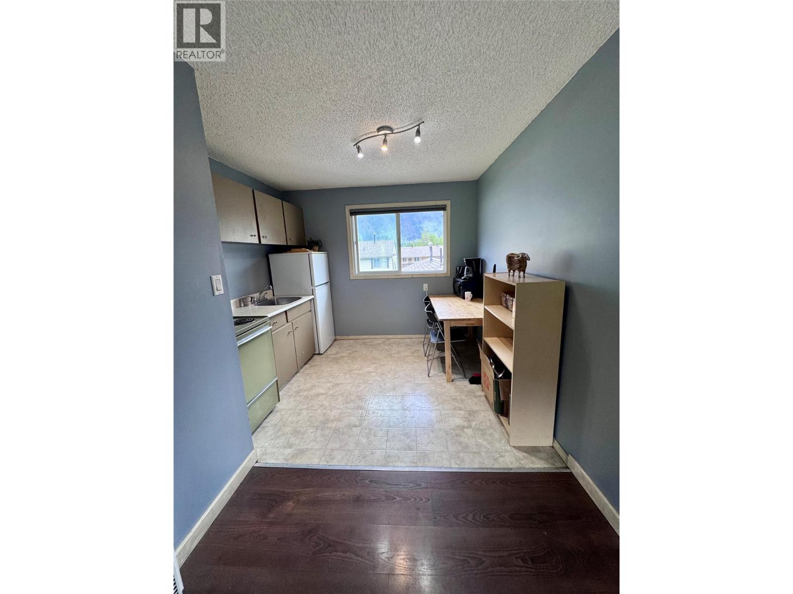 100 RED CEDAR Drive Unit# D43, Sparwood