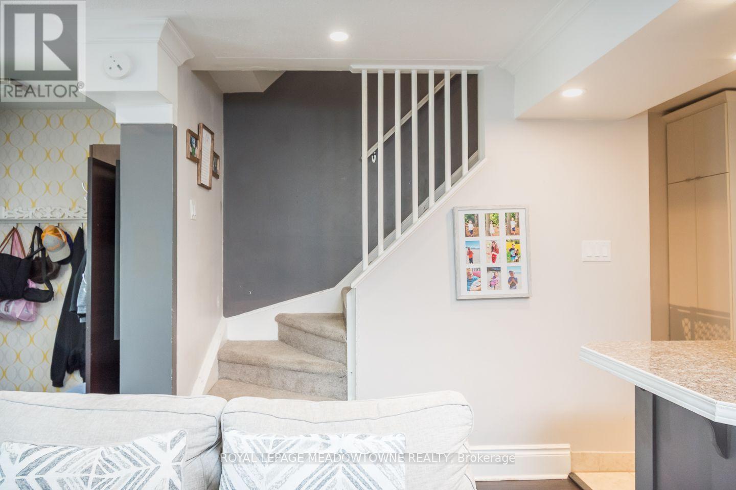 #37 2 WEIDEN STREET - Image 10