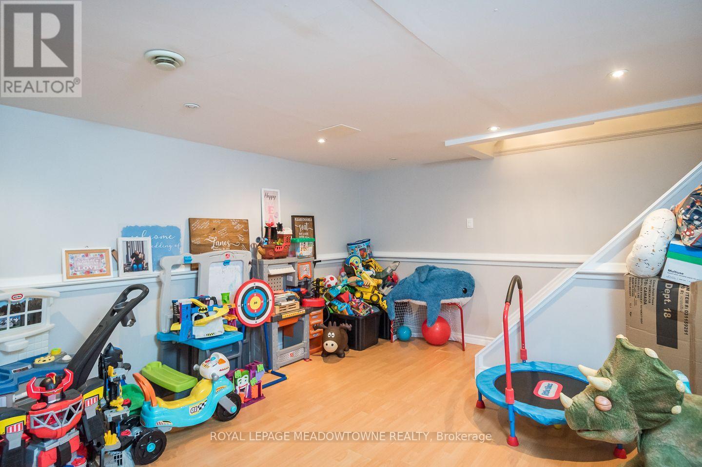 #37 2 WEIDEN STREET - Image 33