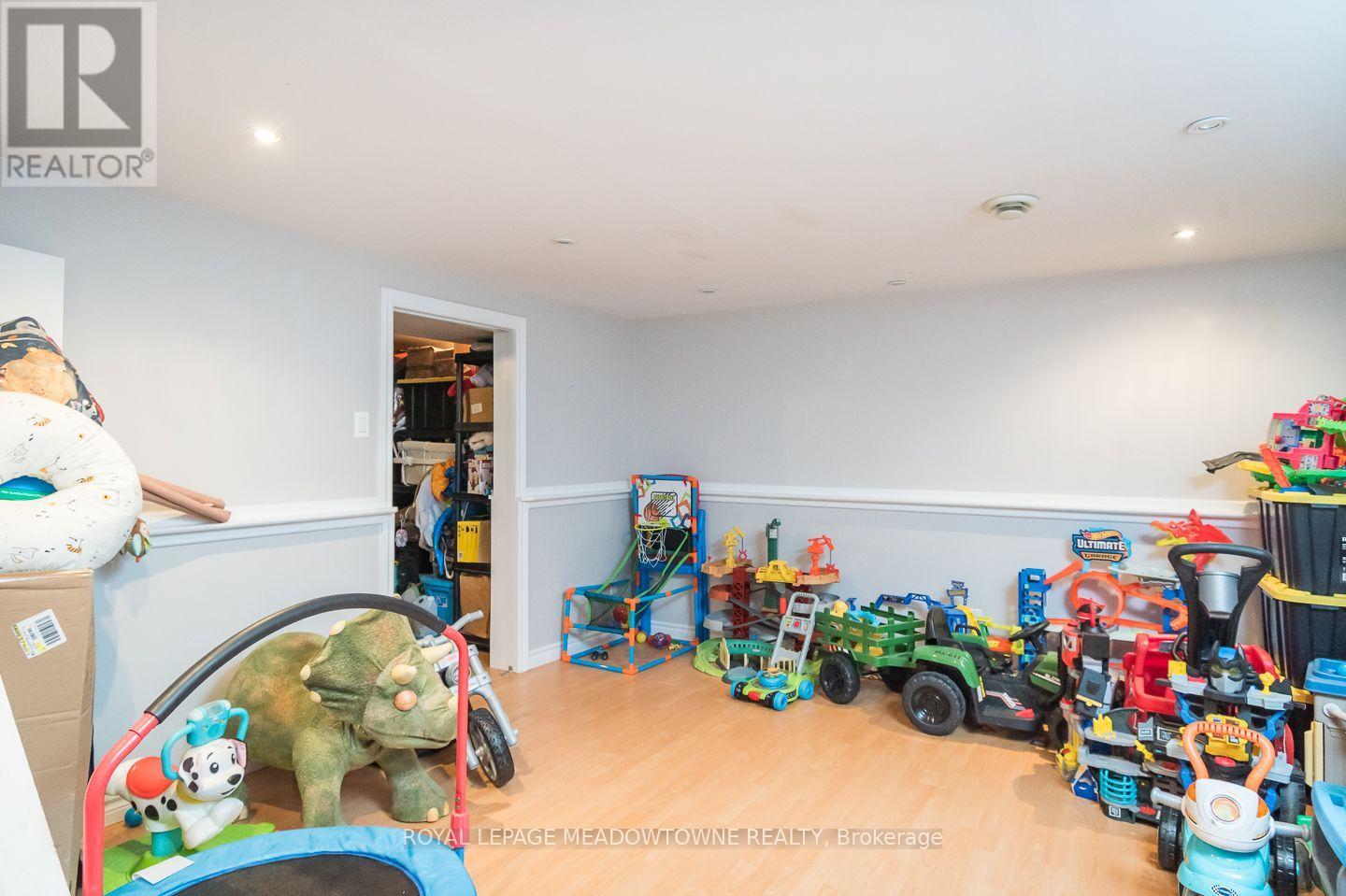 #37 2 WEIDEN STREET - Image 34
