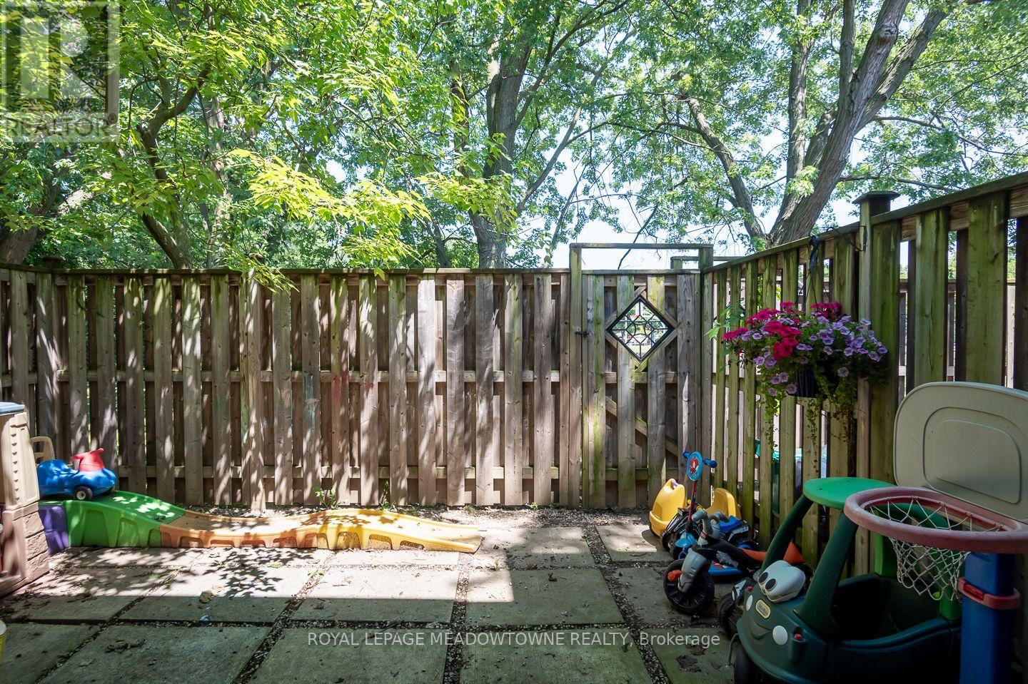 #37 2 WEIDEN STREET - Image 36