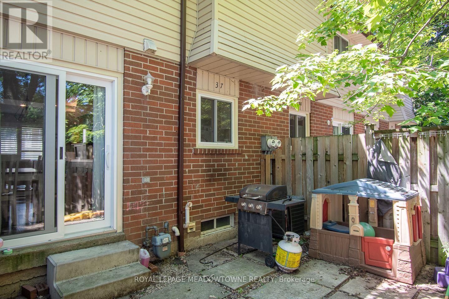 #37 2 WEIDEN STREET - Image 39