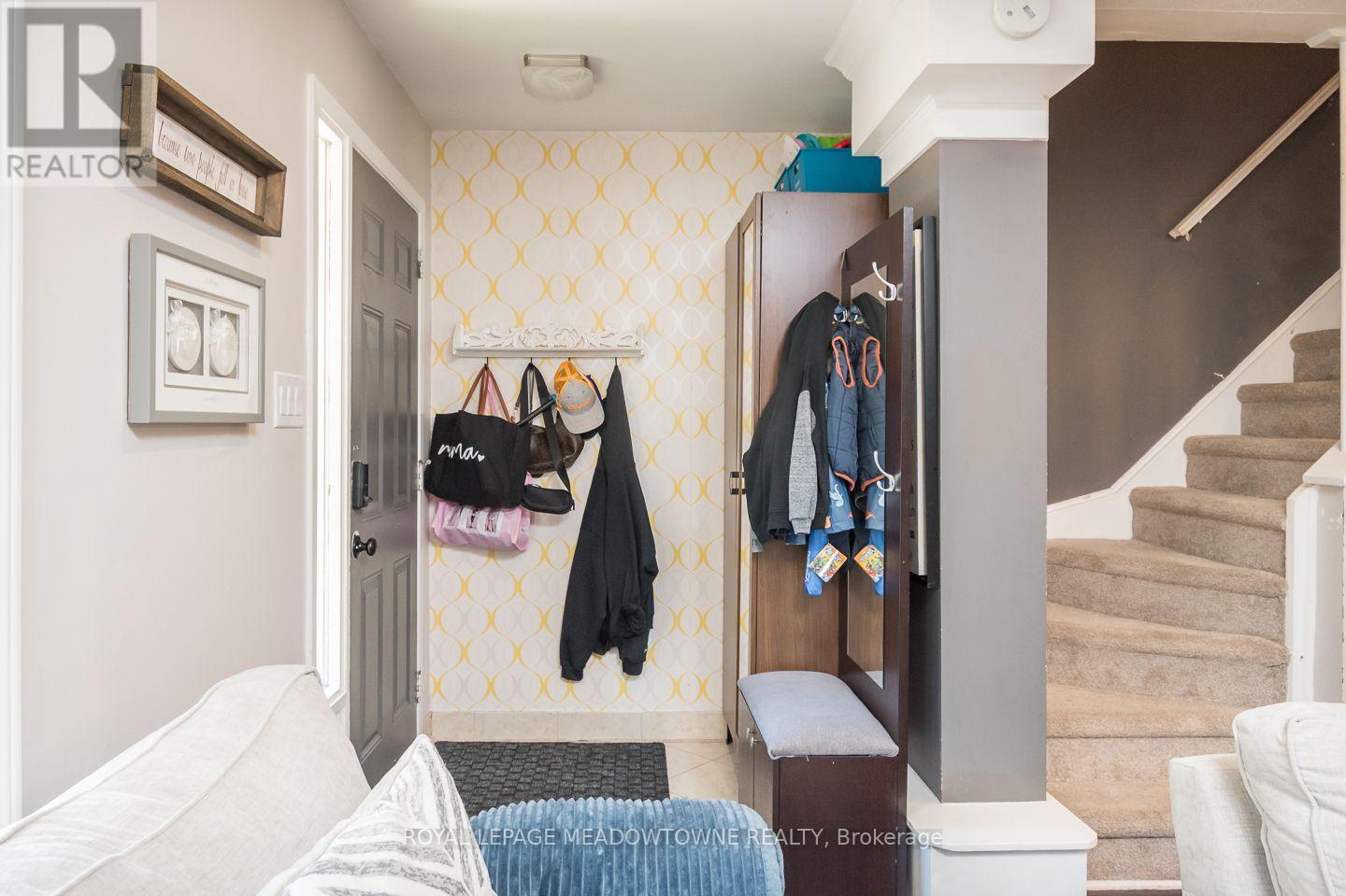 #37 2 WEIDEN STREET - Image 4