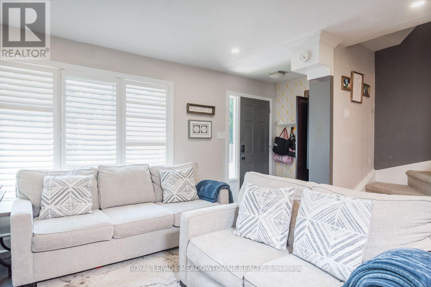#37 2 WEIDEN STREET - Image 9